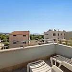 Apartment 1 Bedroom Cozy In *