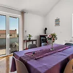 1 Bedroom Cozy In *