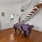 Apartment 1 Bedroom Cozy In *