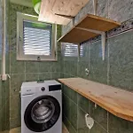 Apartment 1 Bedroom Cozy In *