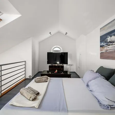 1 Bedroom Cozy In