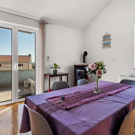 1 Bedroom Cozy In Sibenik *