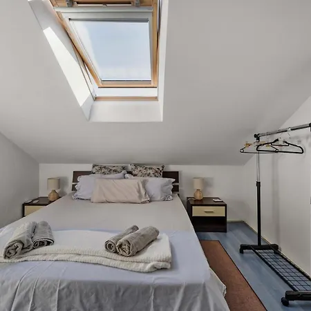 1 Bedroom Cozy In Apartment