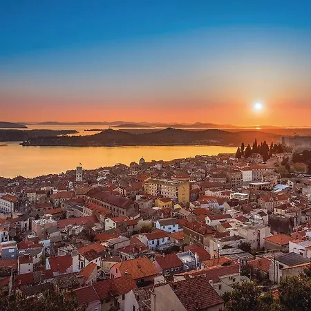 1 Bedroom Cozy In Sibenik Apartamento *