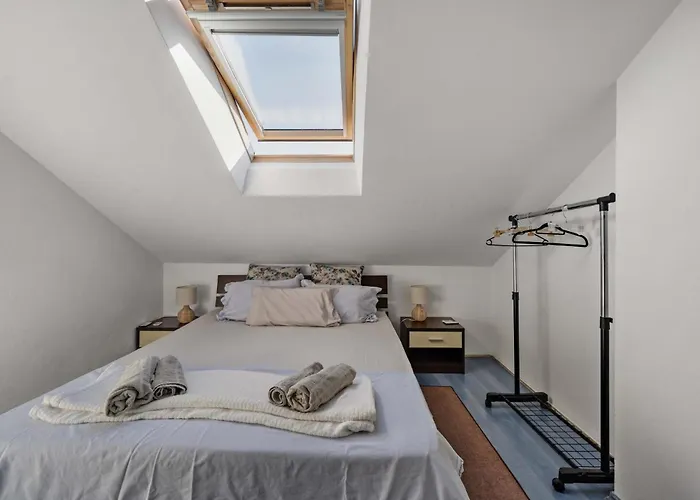 1 Bedroom Cozy In Appartement